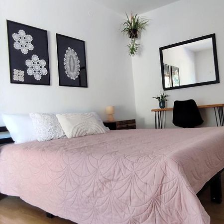 Guest House Vuljan ฮวาร์ ภายนอก รูปภาพ