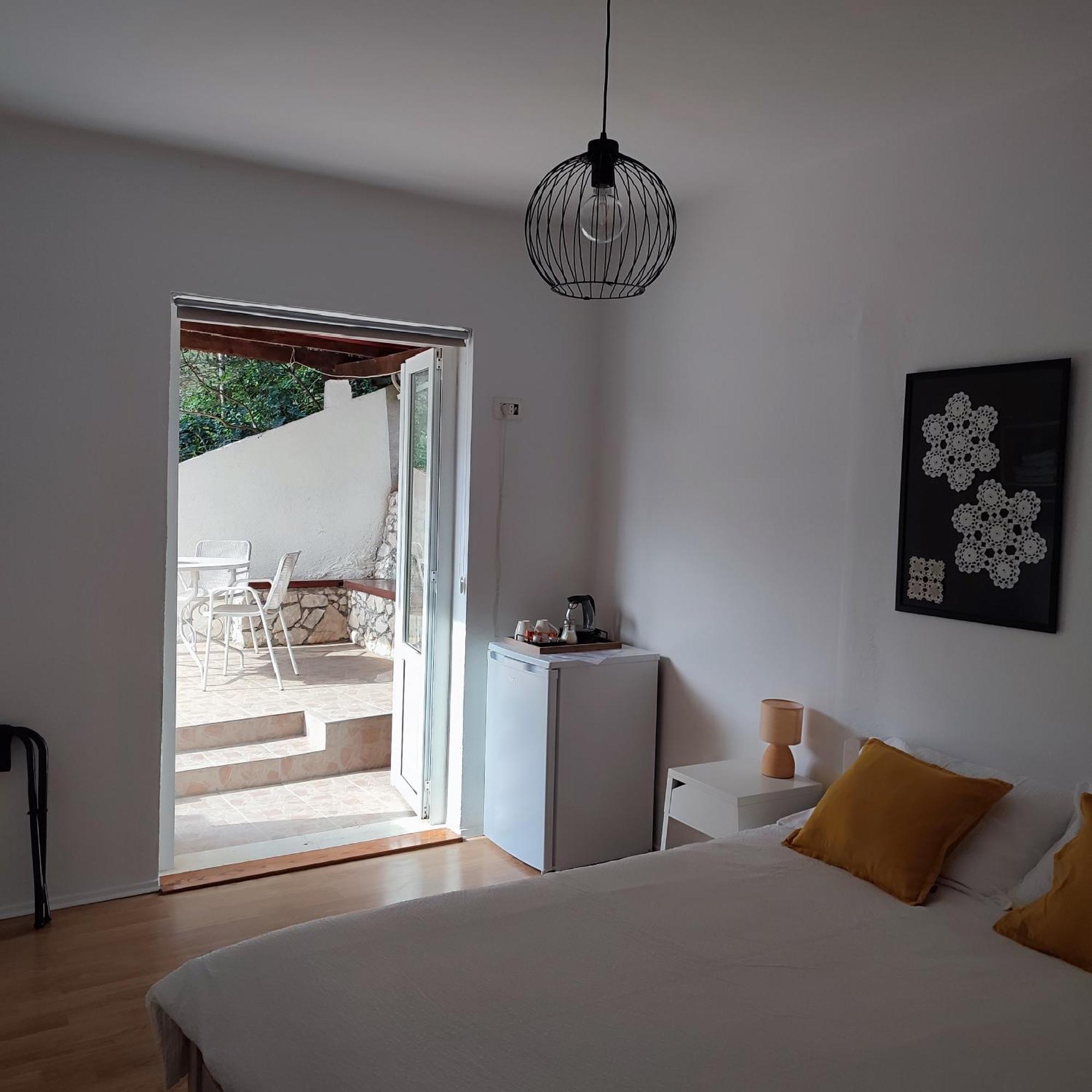 Guest House Vuljan ฮวาร์ ภายนอก รูปภาพ