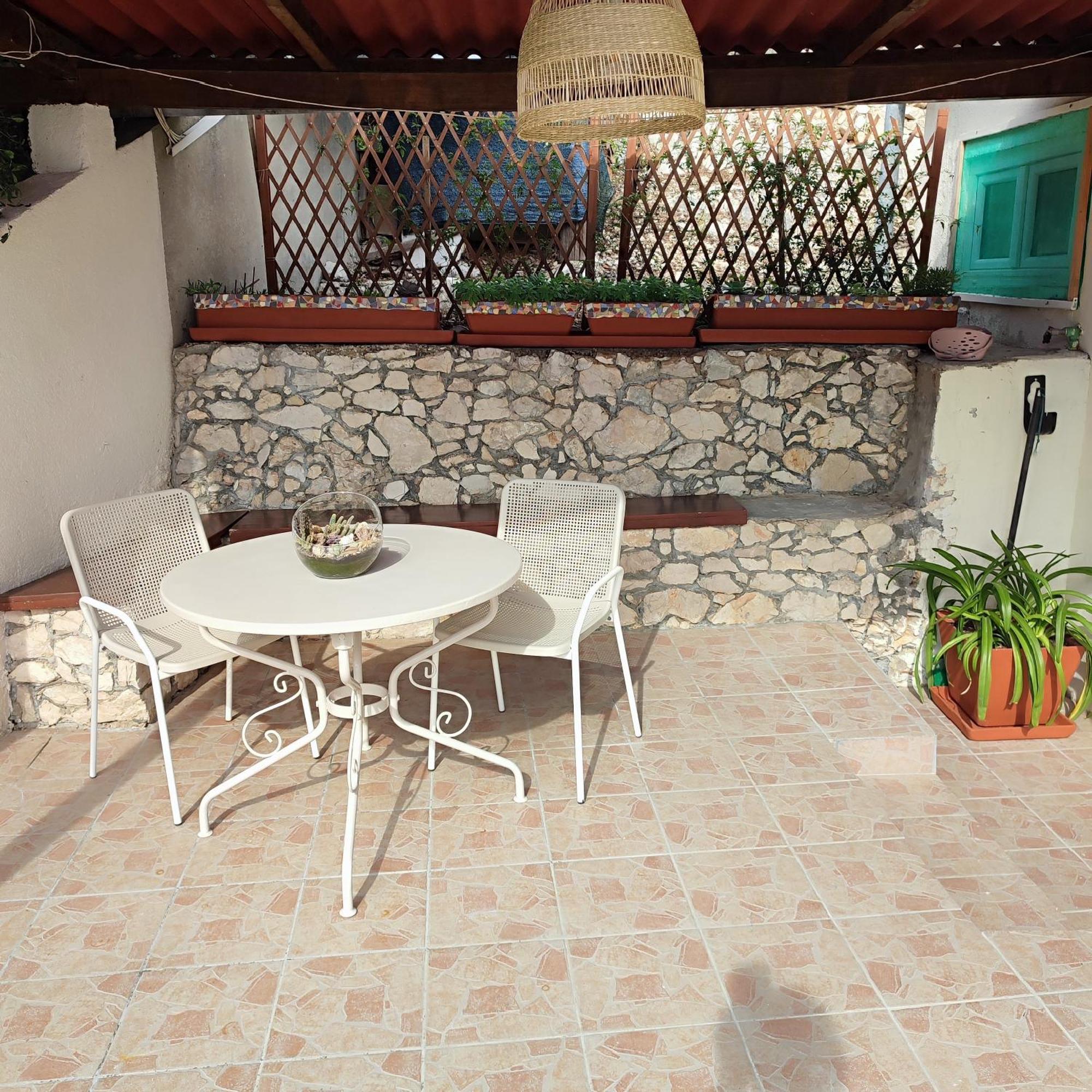 Guest House Vuljan ฮวาร์ ภายนอก รูปภาพ
