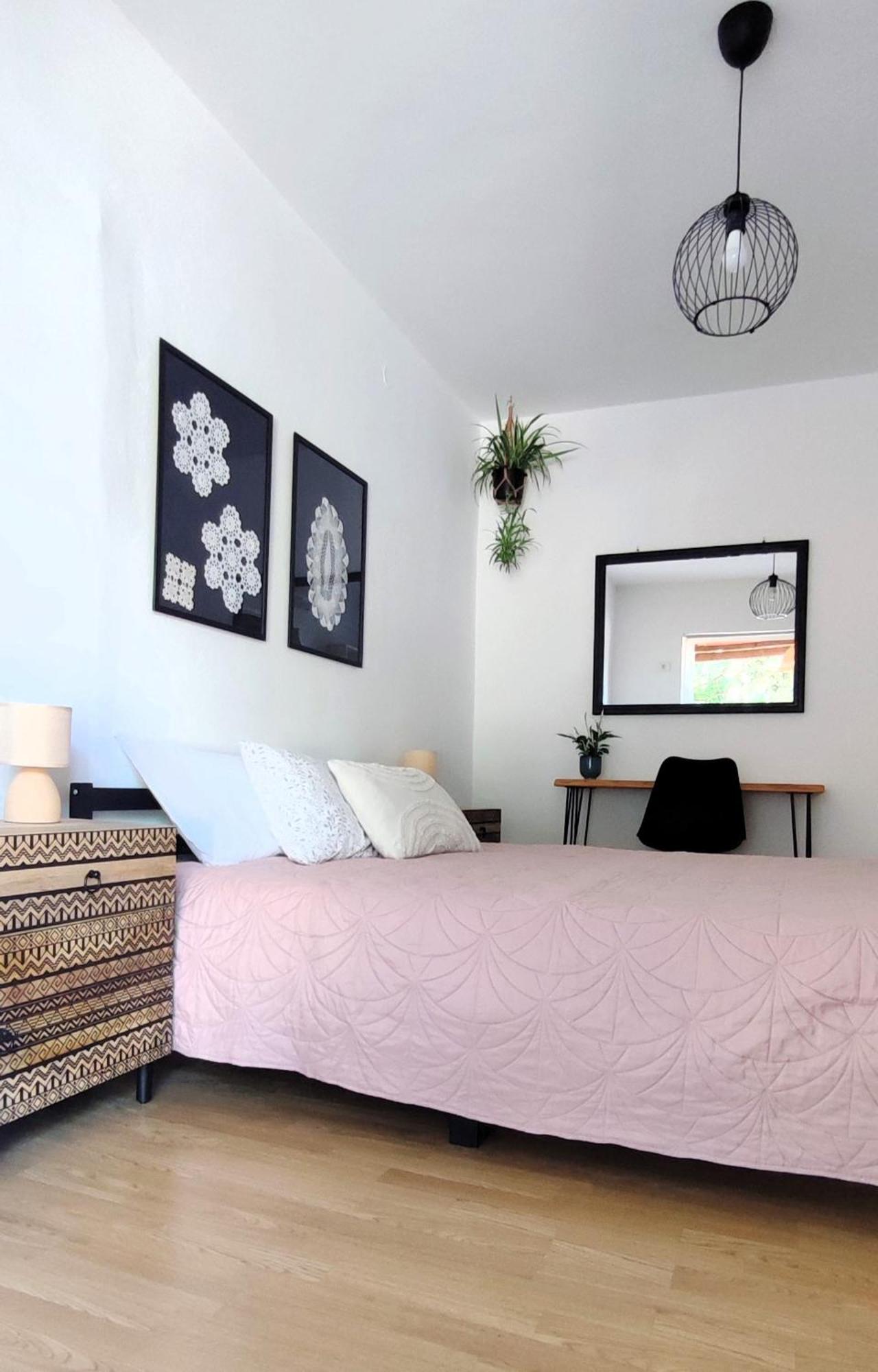 Guest House Vuljan ฮวาร์ ภายนอก รูปภาพ